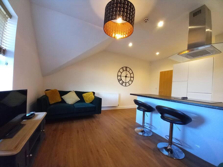 Roomy Penthouse 2 Double Bed Apartment - Spacious - Central Beeston - Free Secure Parking - ノッティンガム エクステリア 写真