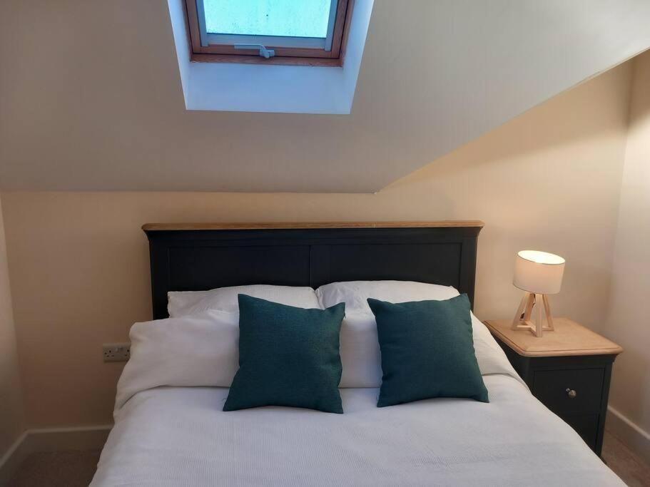 Roomy Penthouse 2 Double Bed Apartment - Spacious - Central Beeston - Free Secure Parking - ノッティンガム エクステリア 写真