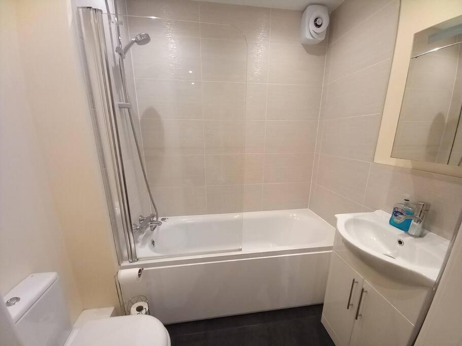 Roomy Penthouse 2 Double Bed Apartment - Spacious - Central Beeston - Free Secure Parking - ノッティンガム エクステリア 写真