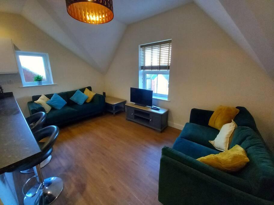 Roomy Penthouse 2 Double Bed Apartment - Spacious - Central Beeston - Free Secure Parking - ノッティンガム エクステリア 写真